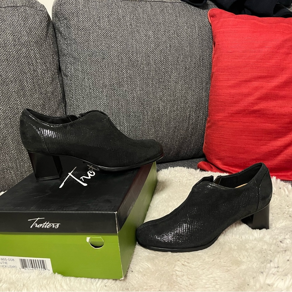 New trotters Black Lizard (looks like one!) 6M